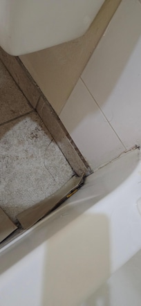 There's a crack on the floor next to the bath tub