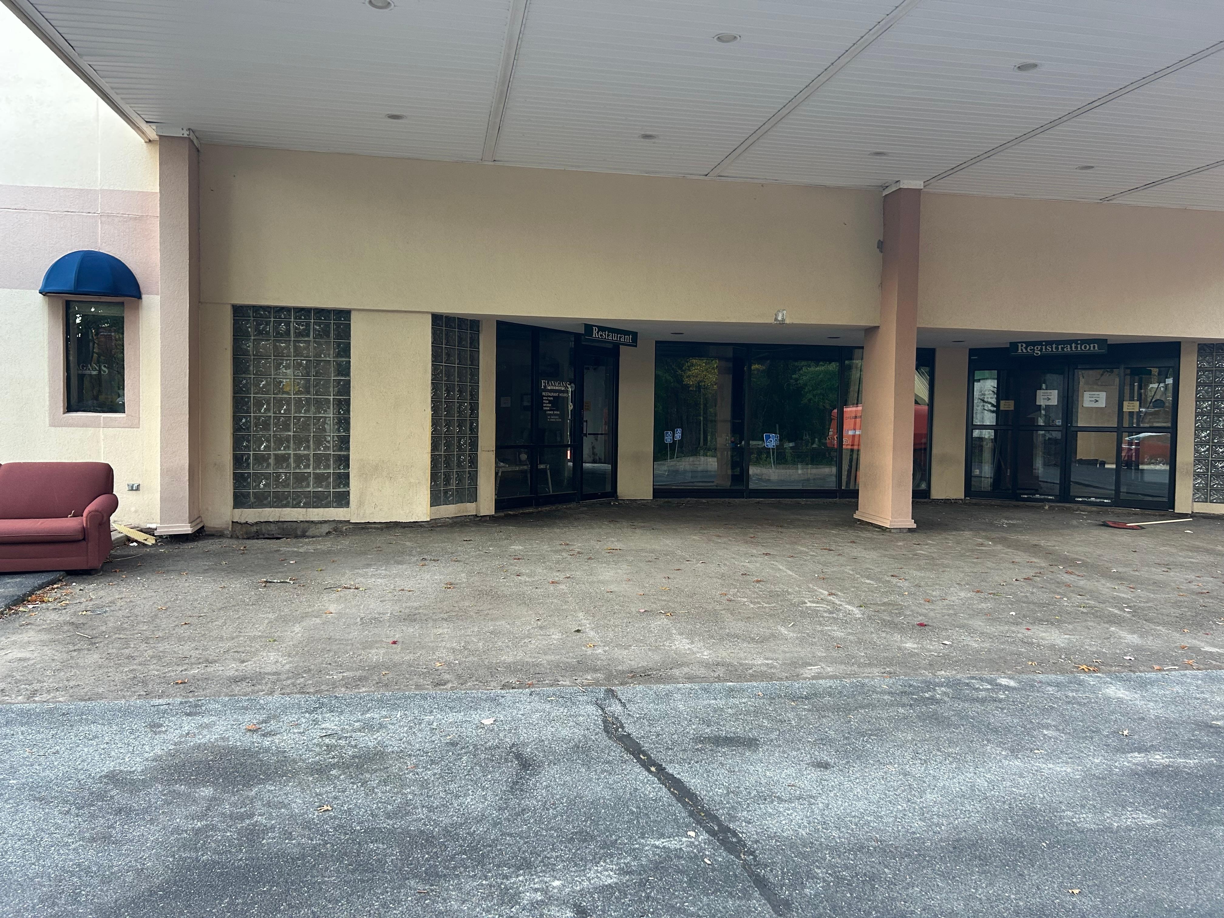 Abandoned entry way.  A small sign directs you to go around the back of the building.