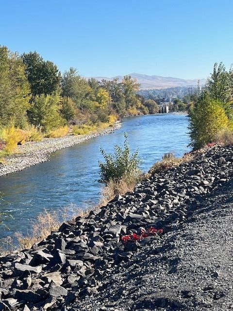 Yakima River next to Hotel