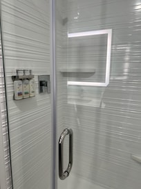 真新しいのできれいです。