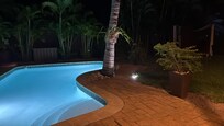 Très belle piscine chauffée et éclairée la nuit.
Les photos du site respectent la réalité pour le reste de la maison