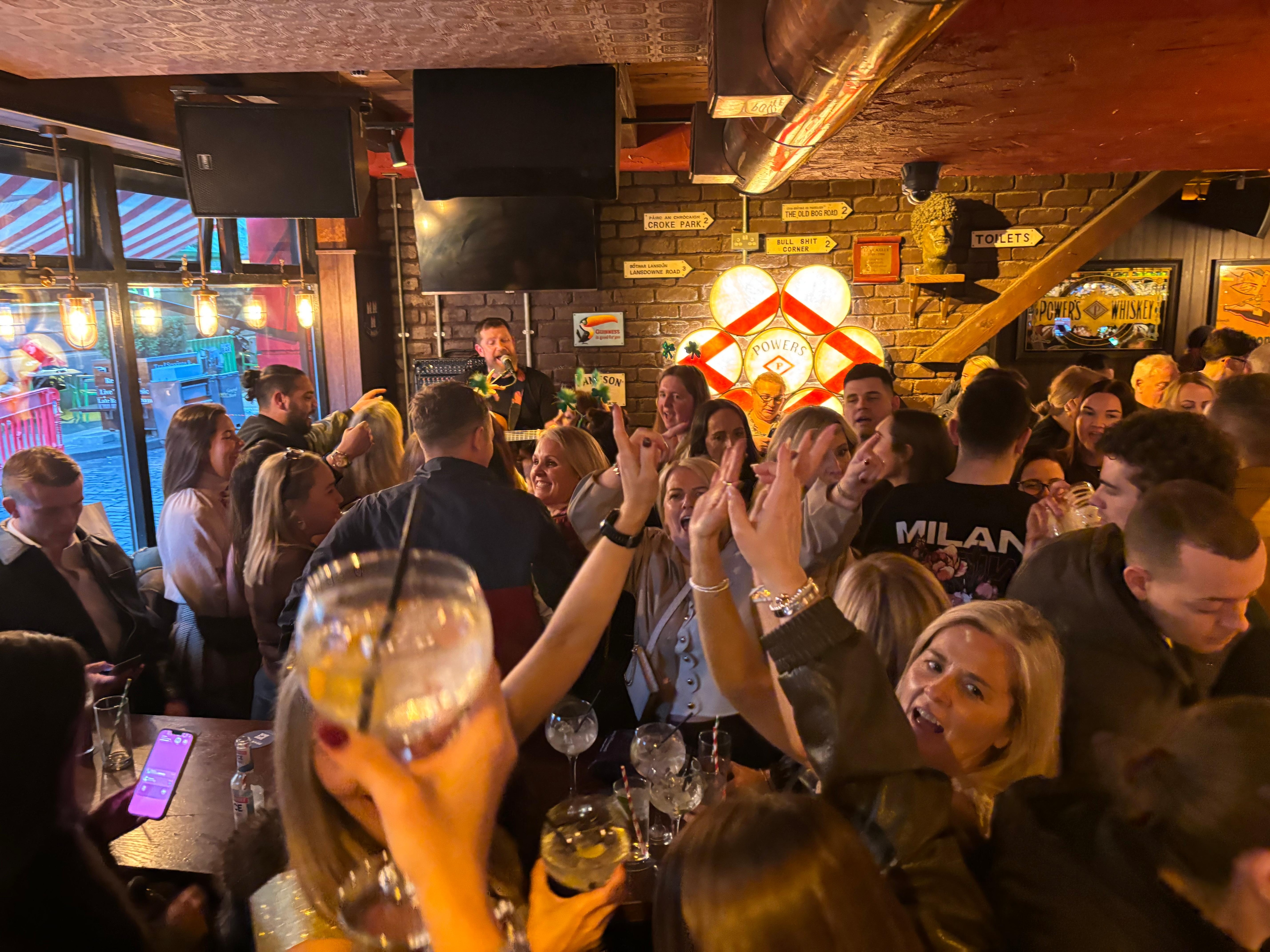 In the city 👏🏼what a nightlife! 🤩