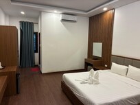 右奥にトイレシャワーあり。