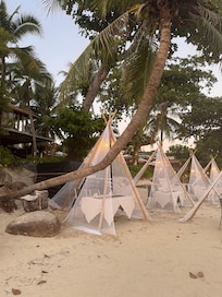 Restaurant next door and only steps away from the hotel.