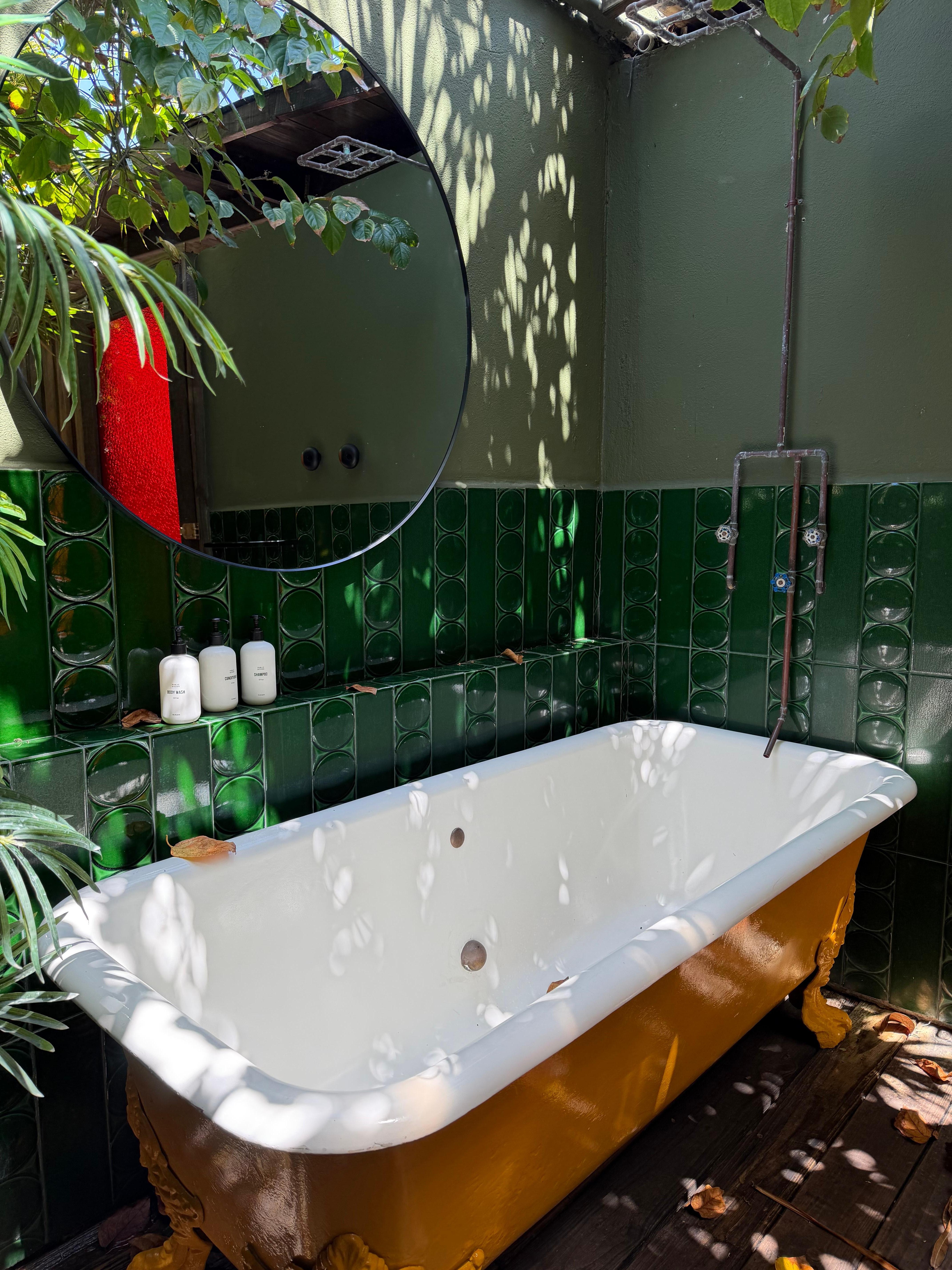 Outdoor tub in the romantic sweet 