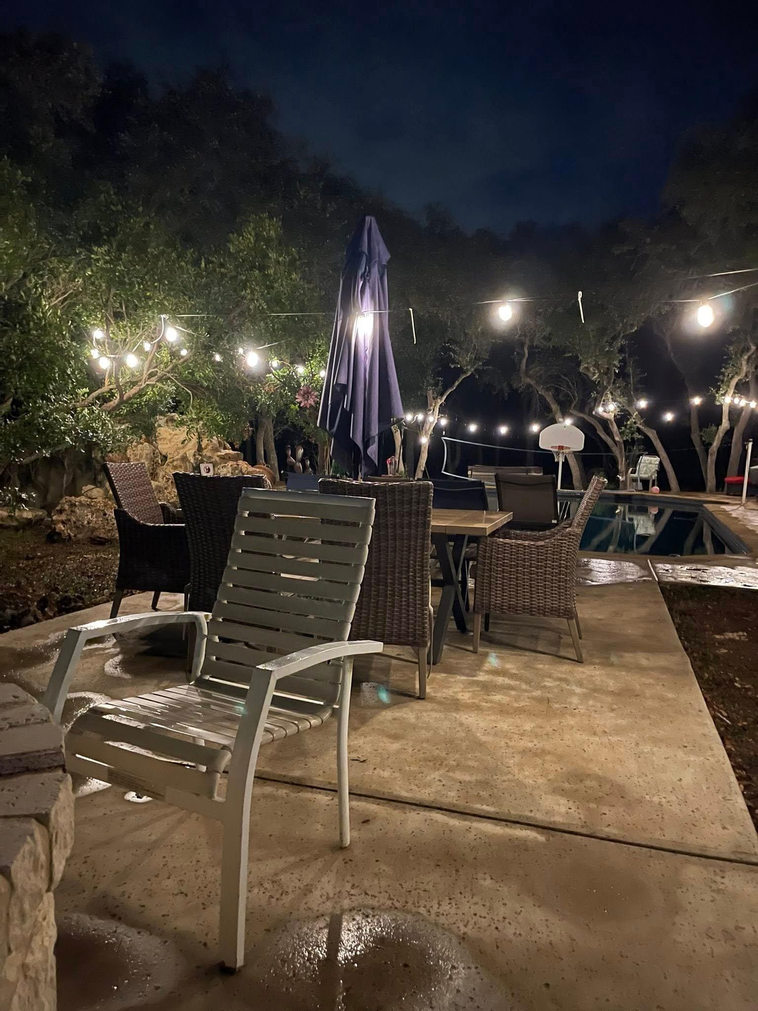 pool and outside dining