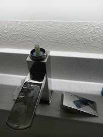 Sink faucet
