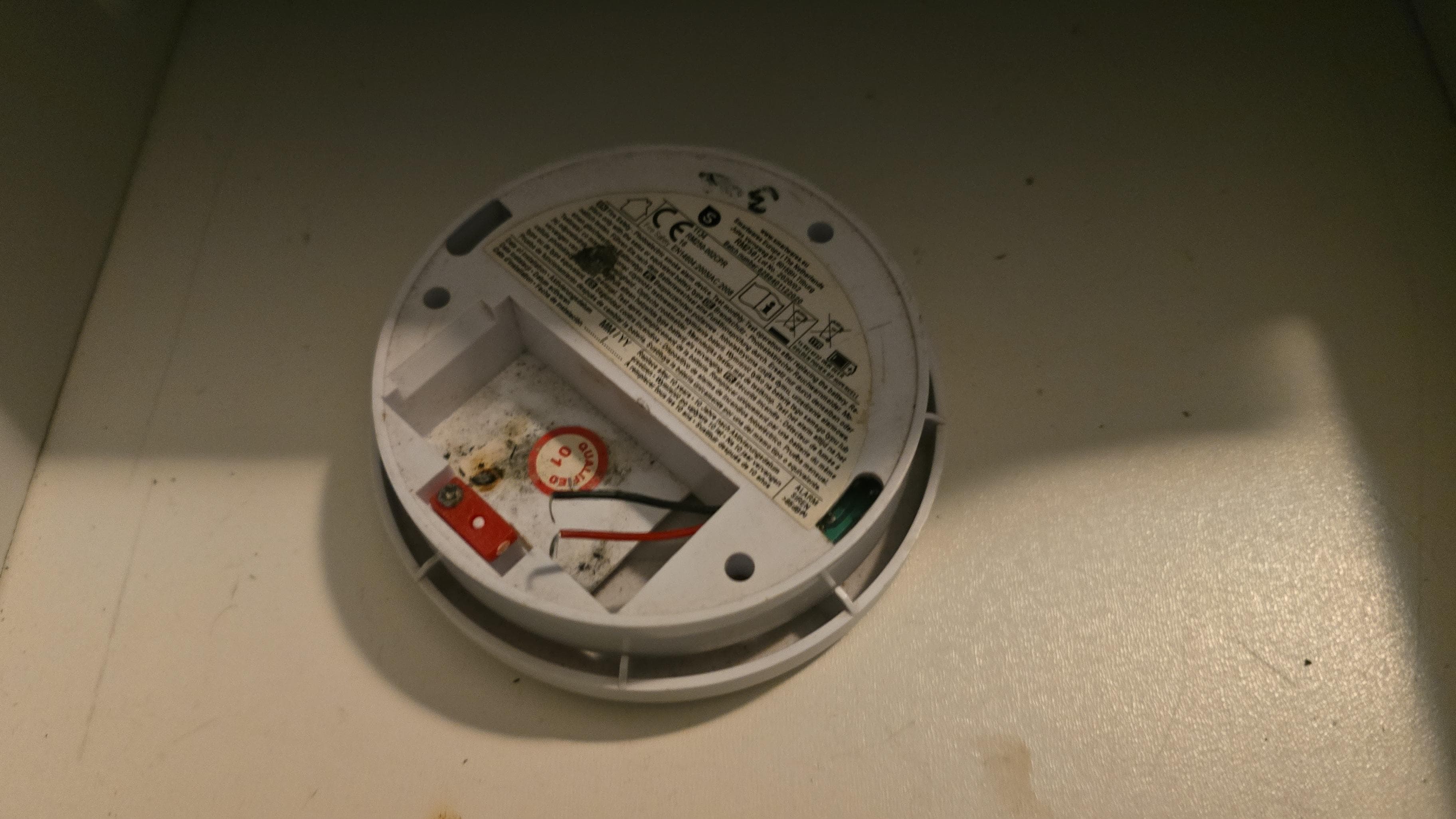 broken smoke detector 