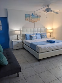 Beautiful decor, good bed, very clean