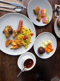 Delicious breakfast that includes with our stay.