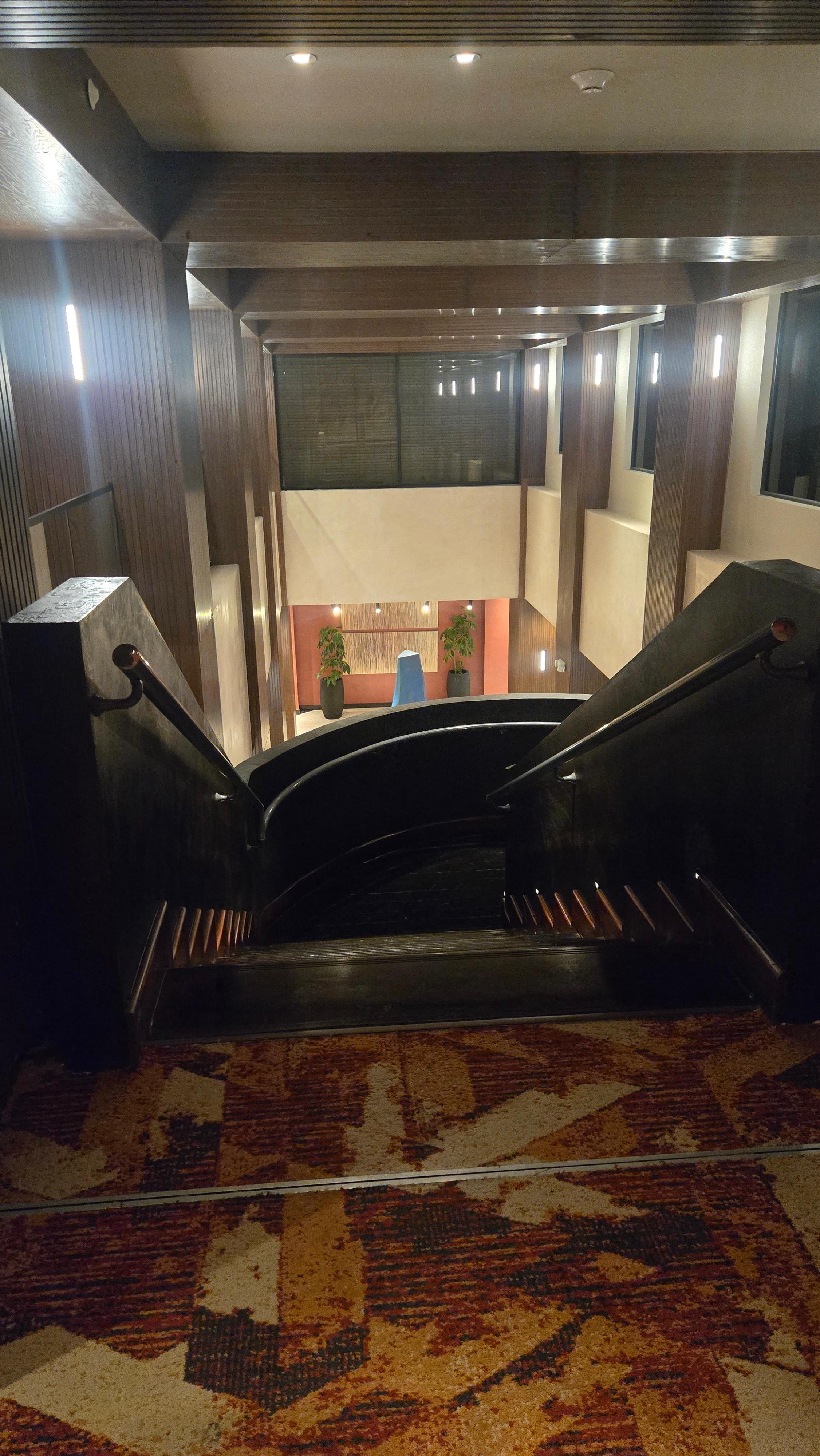 Stairs to go to the restaurantd..