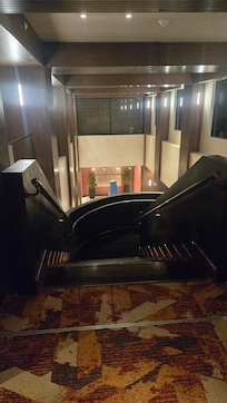 Stairs to go to the restaurantd..