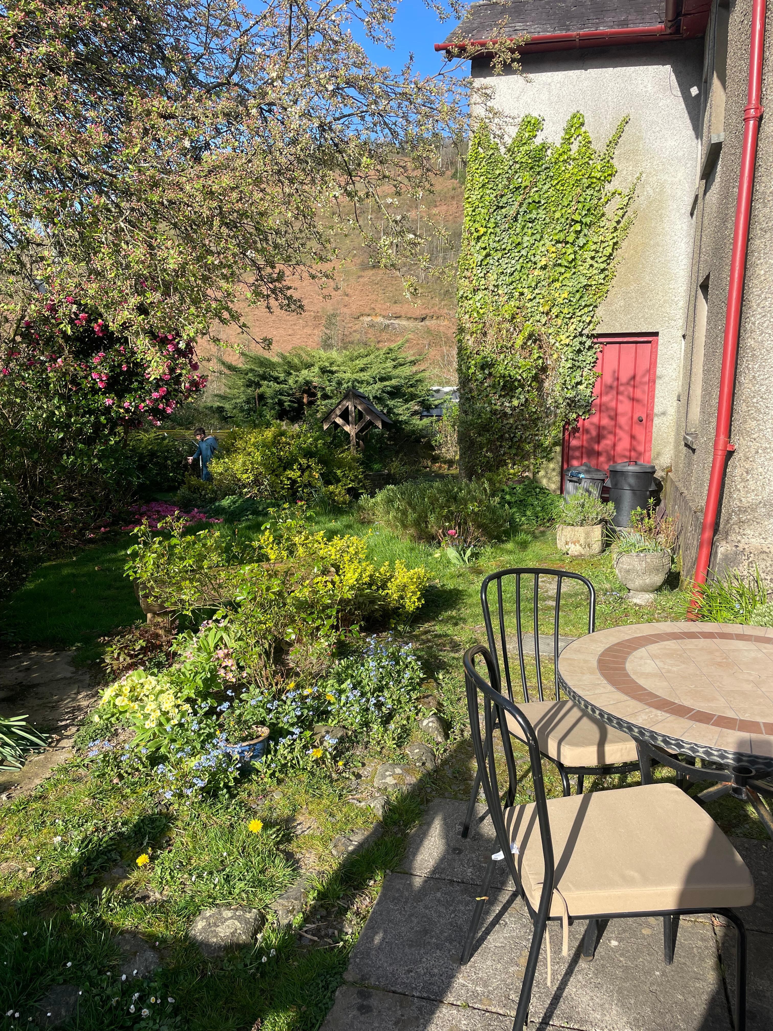 Peaceful garden for alfresco dining.