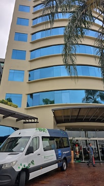 Incluido traslado desde y hacia al Aeropuerto.El chófer muy,muy Amable