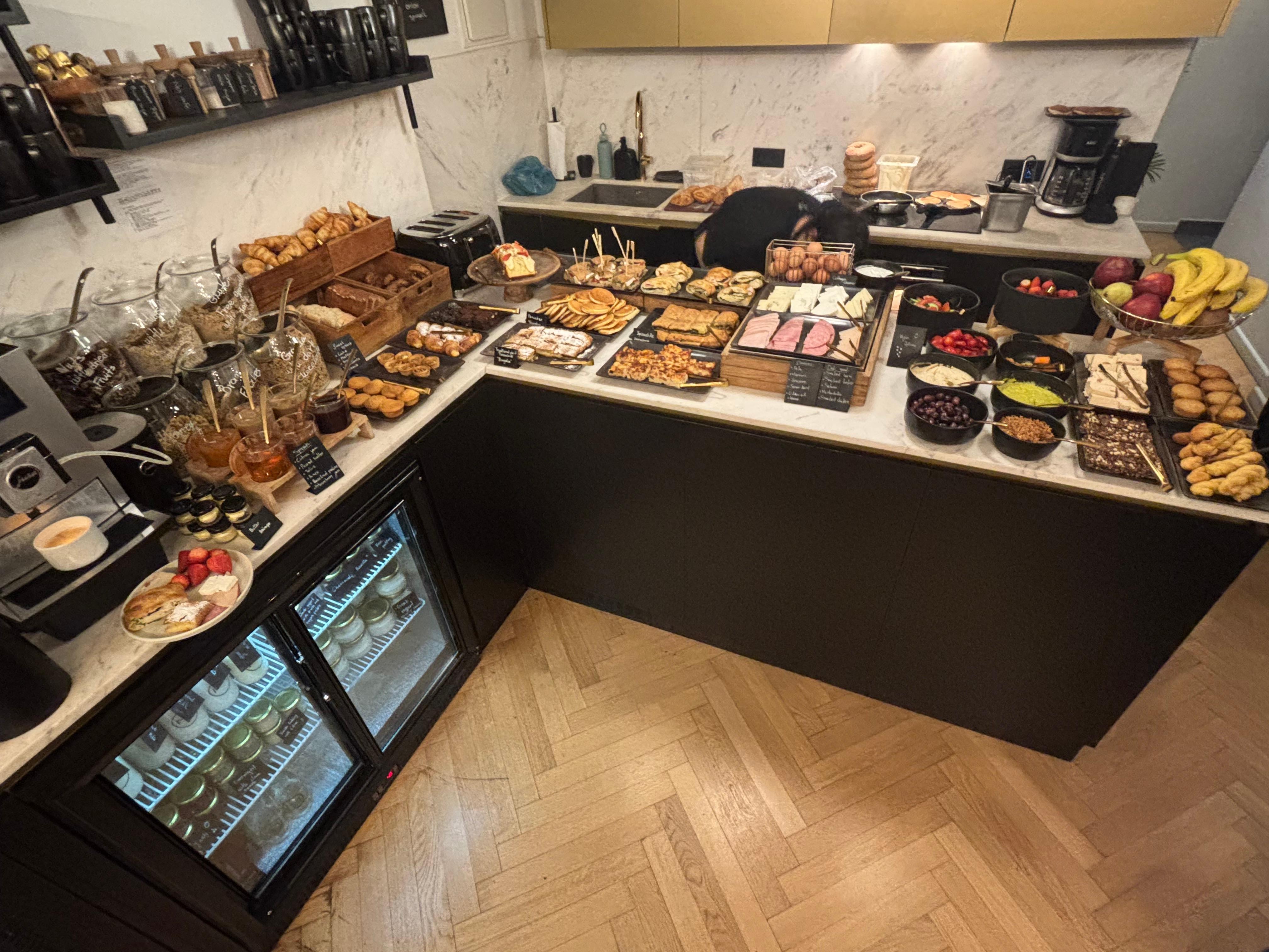 Phenomenal breakfast, huge variety of foods. Everything was delicious 