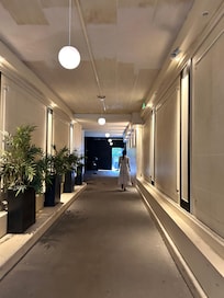 中庭まで突っ切る