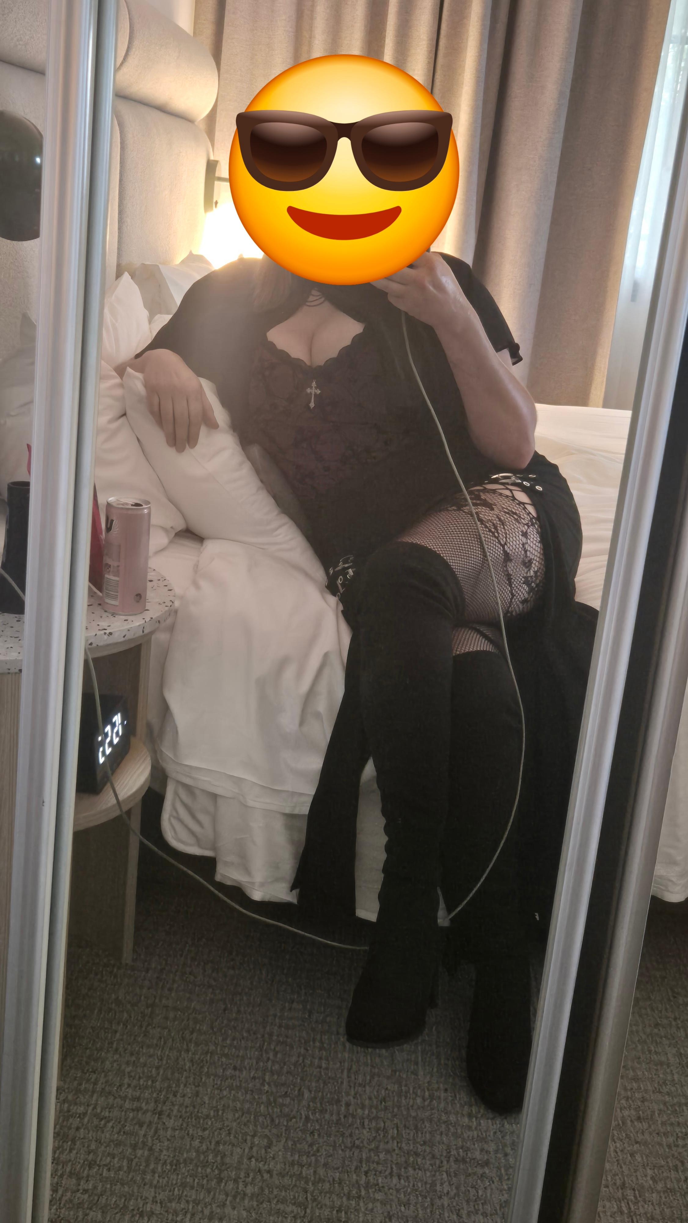 Dressed and ready for Ateez Concert. Comfy bed. 