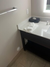 The 1 washcloth & 1 hand towel stocked in the king suite.