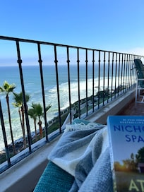 Lounge chairs with nice pads to relax