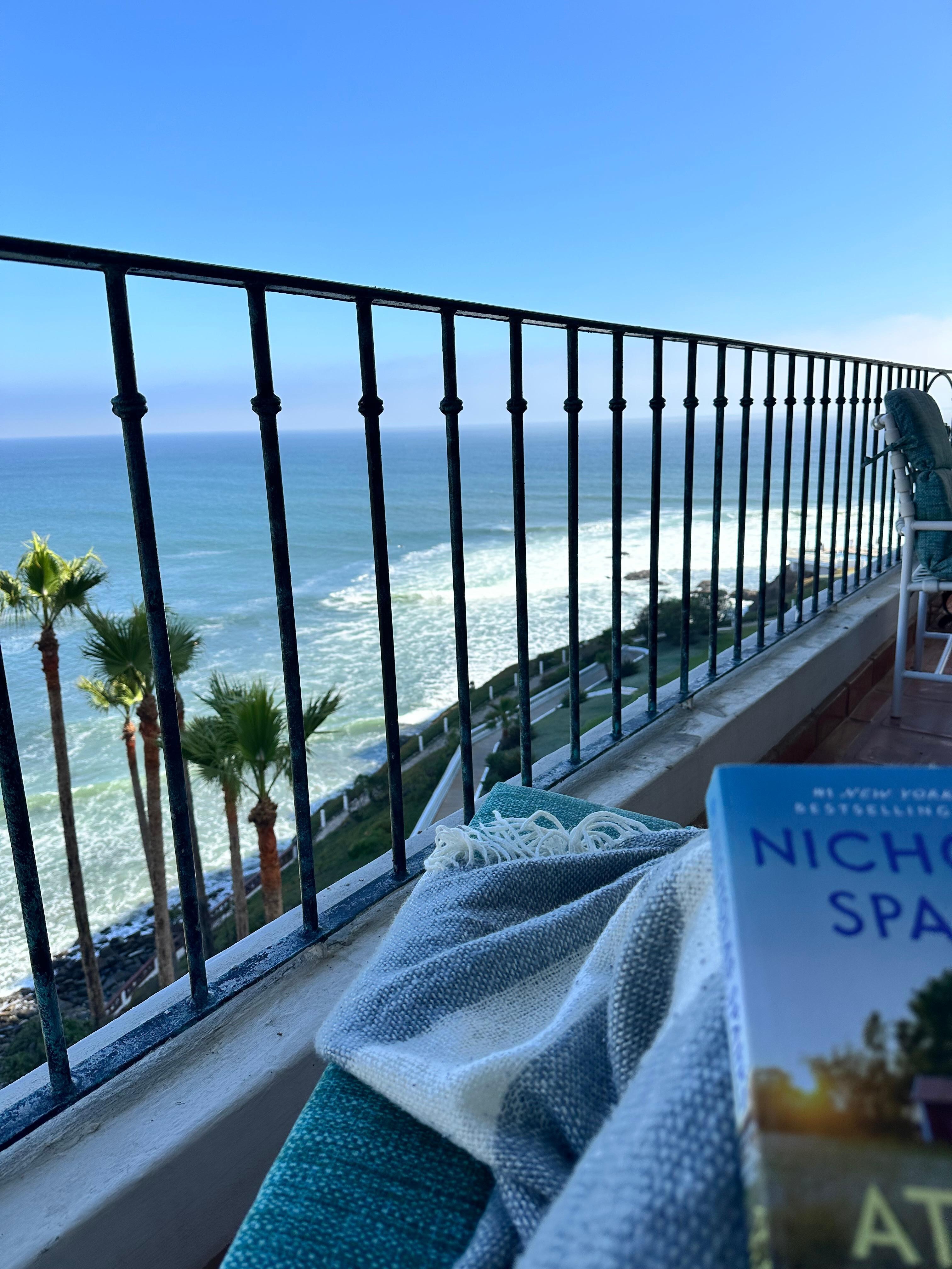 Lounge chairs with nice pads to relax 