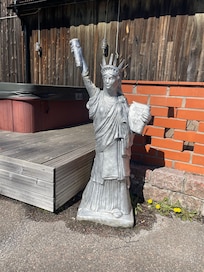 Vapauden patsas tervehtii tulijoita!