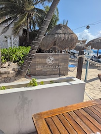 Pretty sun walk right by to go to breakfast supper Beach. Awesome time!