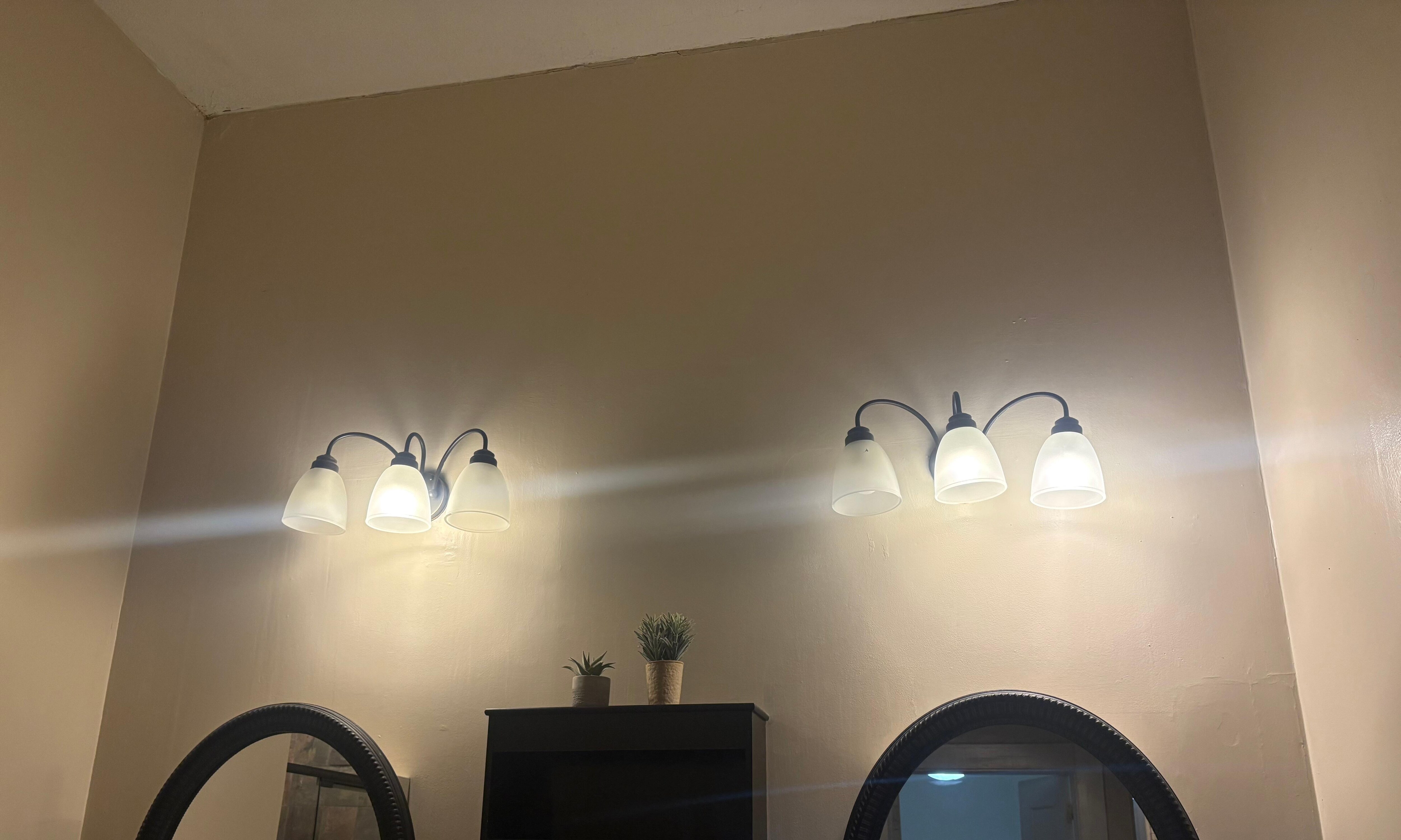 Light bulbs burnt out in master suite 