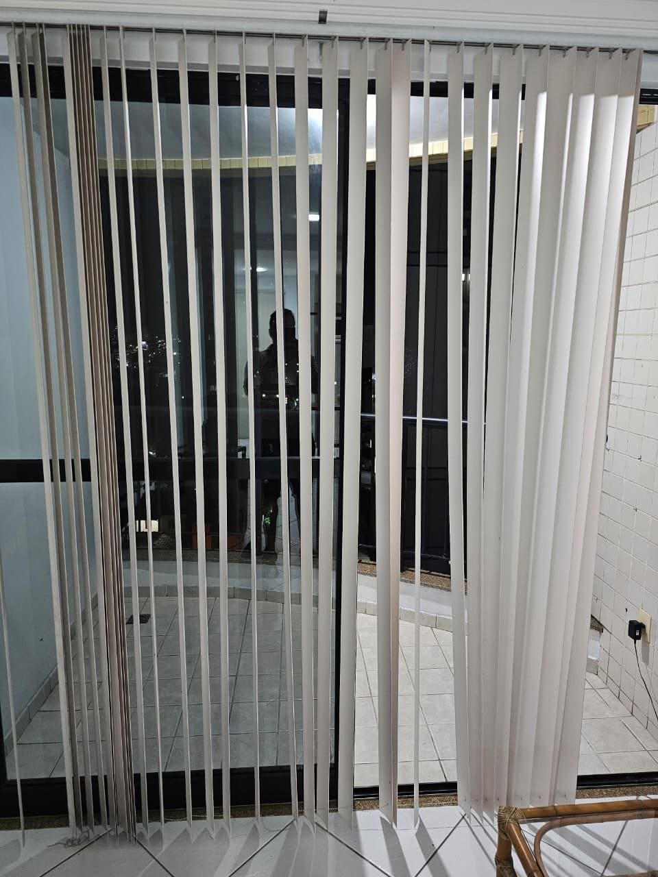 Venezianas estragadas e emperradas