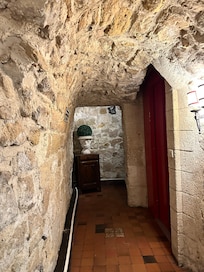 Basement hall to breakfast