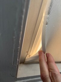Window AC unit with flimsy installation