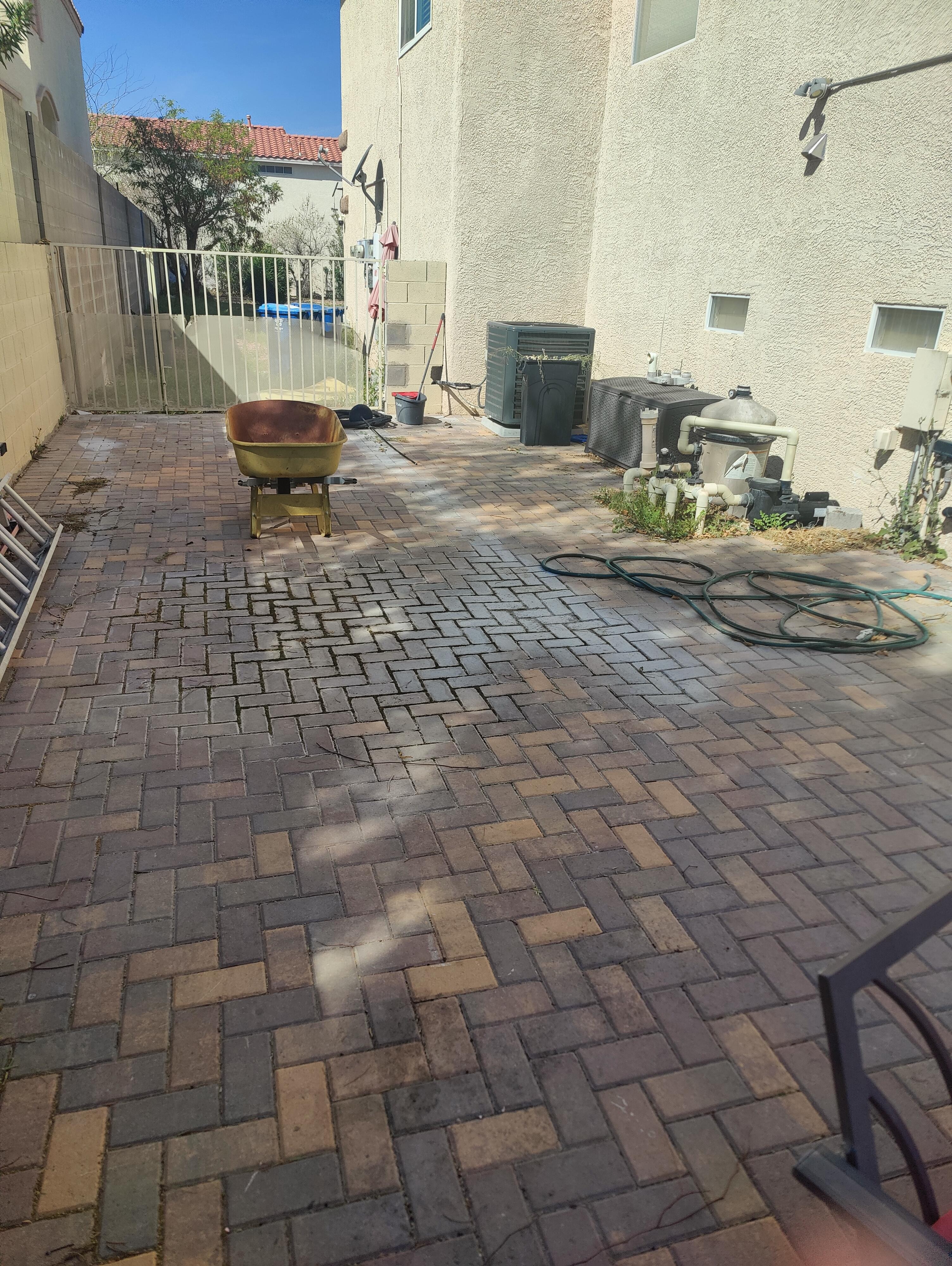 No cleaning net for the pool. Hot water didn't work in the outdoor sink. 