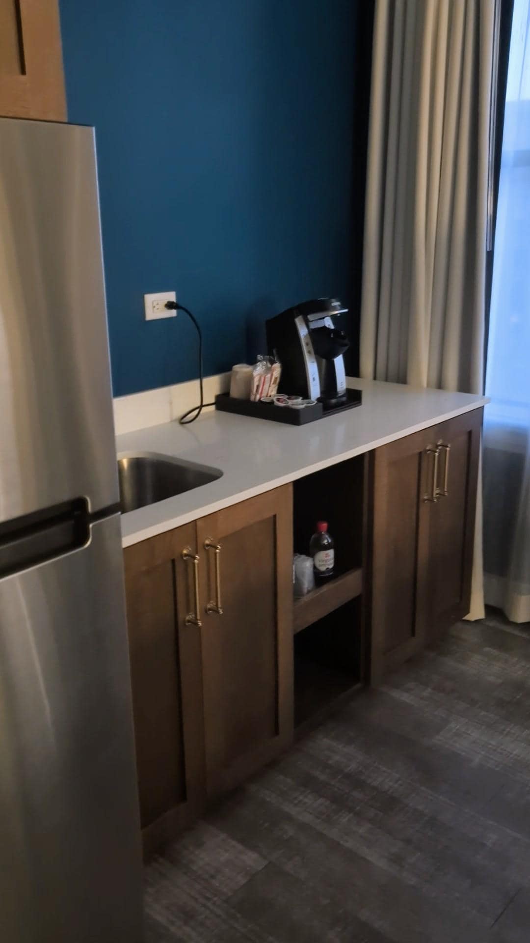 Kitchenette facilities in sitting room 