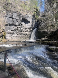 Eagle cliff falls