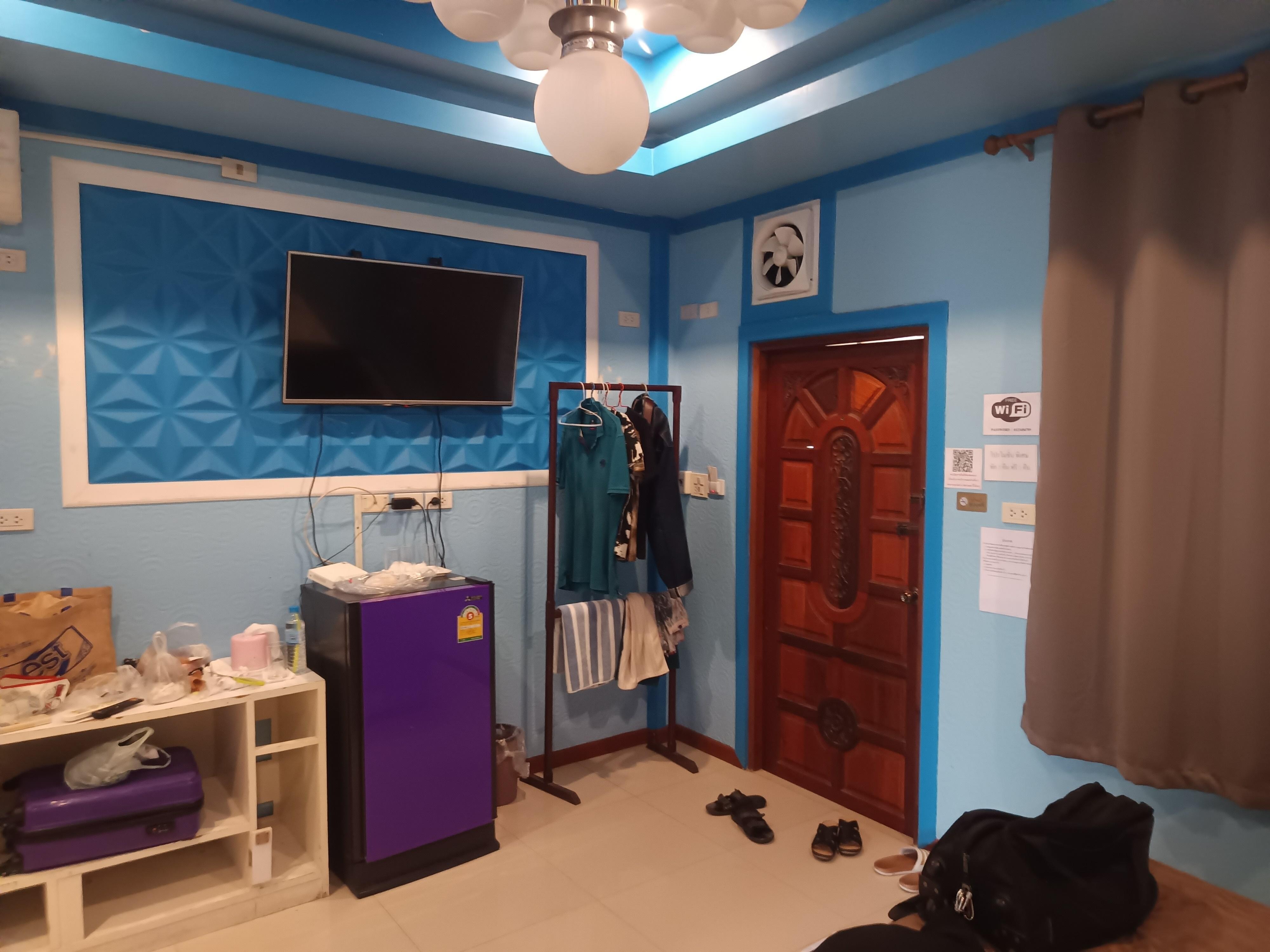 Look​ ​all​ some​ over such​as​ ​electric plugs​ but​ some​ lack​ of​ smell/clean/equpments