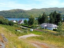 Ferienhaus (rechts) am Loch Awe