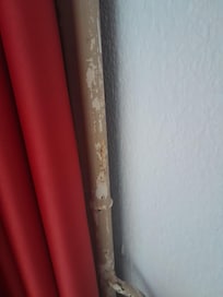 Tuyau radiateur dans la chambre