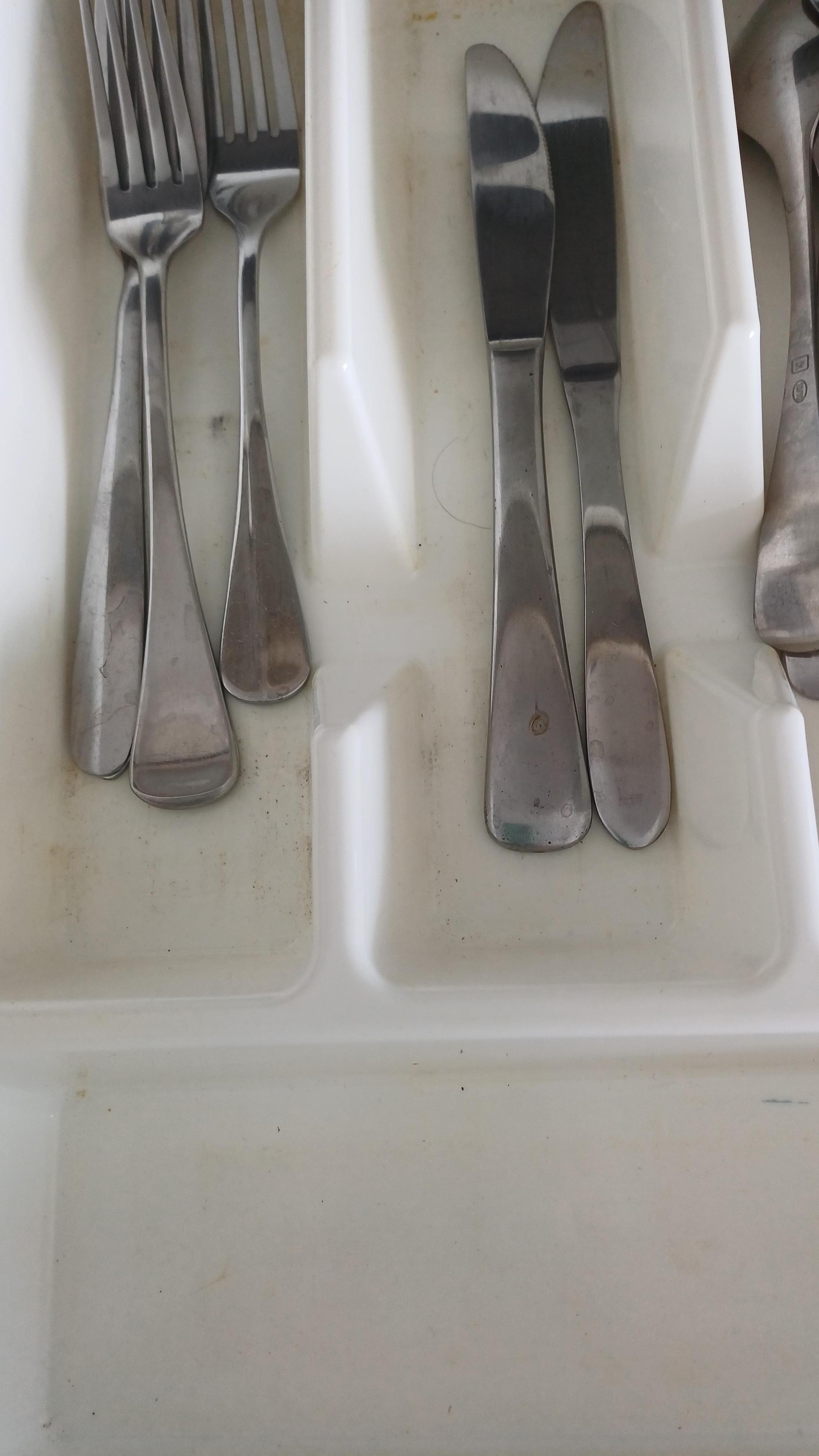 Dreckiger Besteckkasten