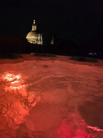 Blick auf die Kirchen aus dem Jacuzzi