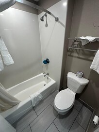 A clean bathroom with a lot of hot water. Shower head has good pressure.