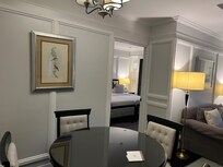 2ベットルームそれぞれに浴室トイレあり。古さはあるが快適