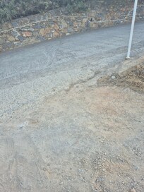 Large step down to entrance of car pafk