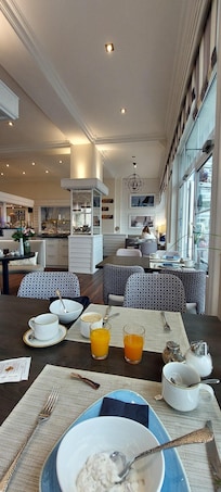 Breakfast room