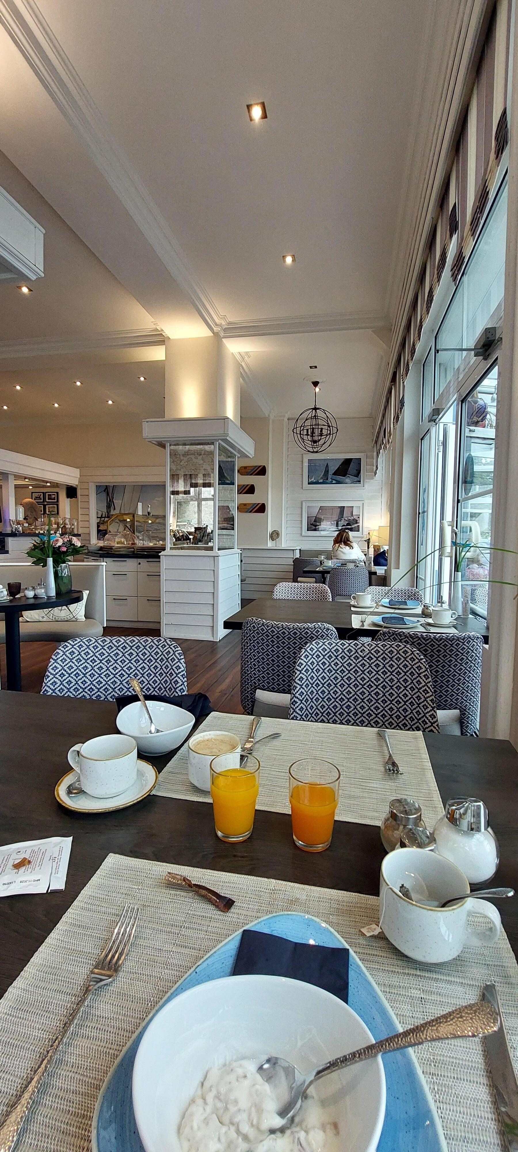 Breakfast room