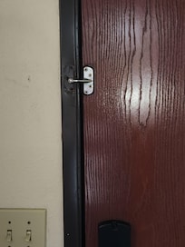 No stopper at top of door