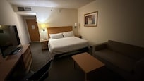 Quiet and clean king-sized room