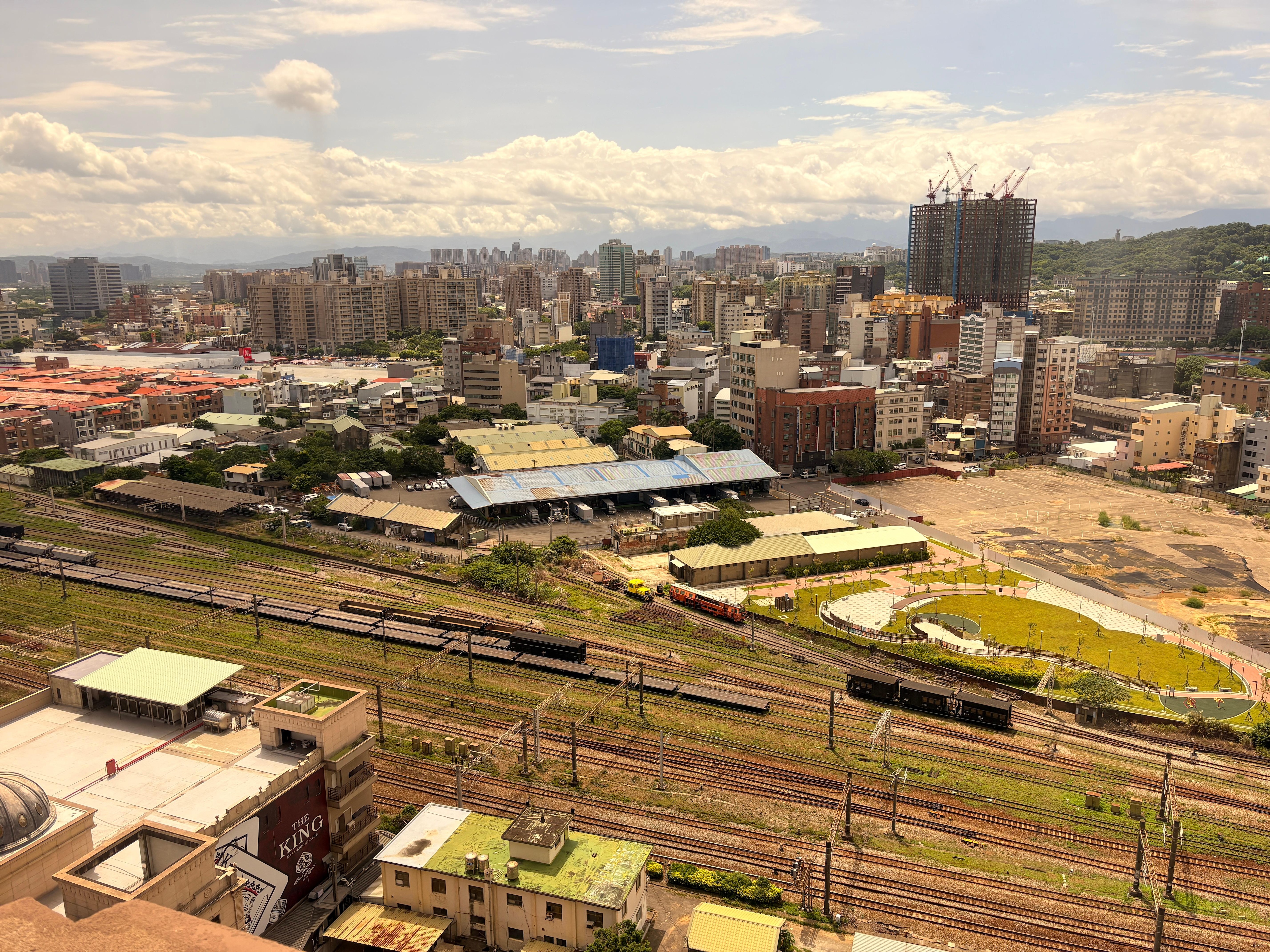 窗外視野可看到火車行駛