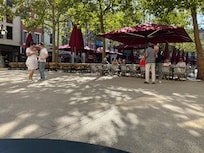 Comfortable cafés and restaurants just around the corner