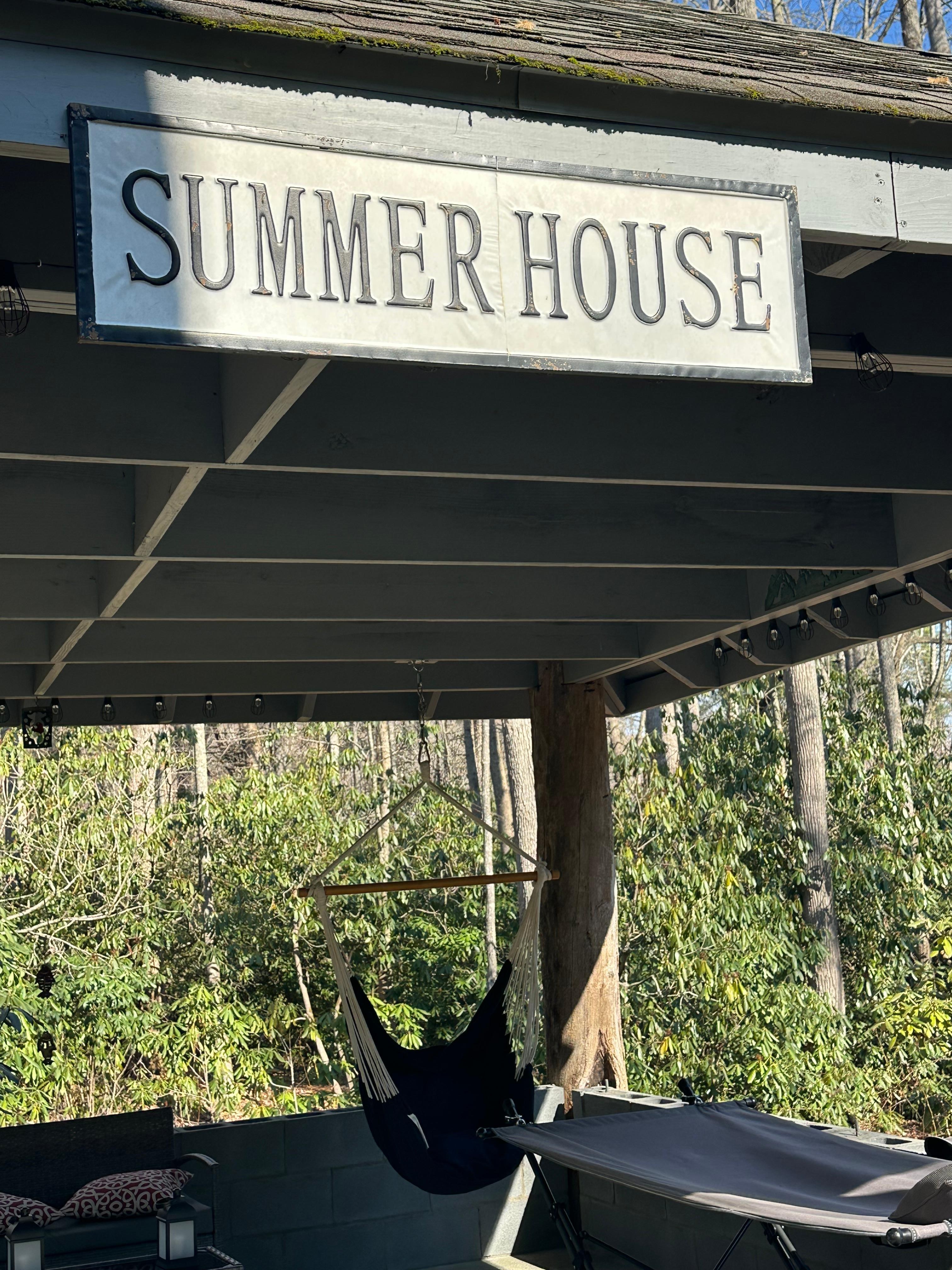 A lovely outdoor area to relax, and so very clean!