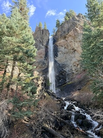 Waterfall on the way to Wolf Creek Pass