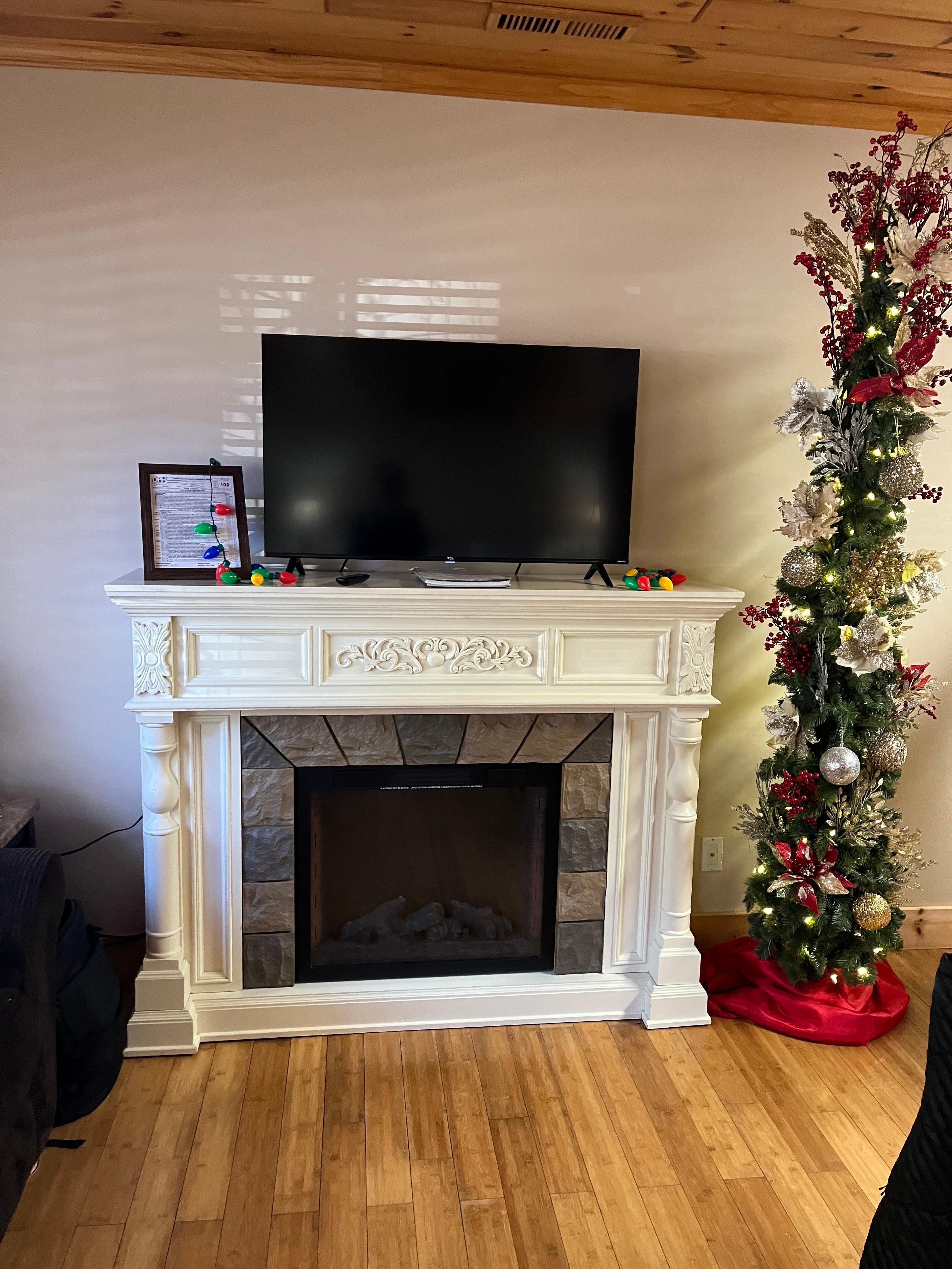 Lovely Christmas tree accent!